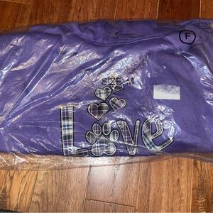 Purple Love Graphic Sweatshirt 🐾🐾🐾🐾🐾30$ if you pair it w the paw slippers🐾🐾🐾⭐️⭐️